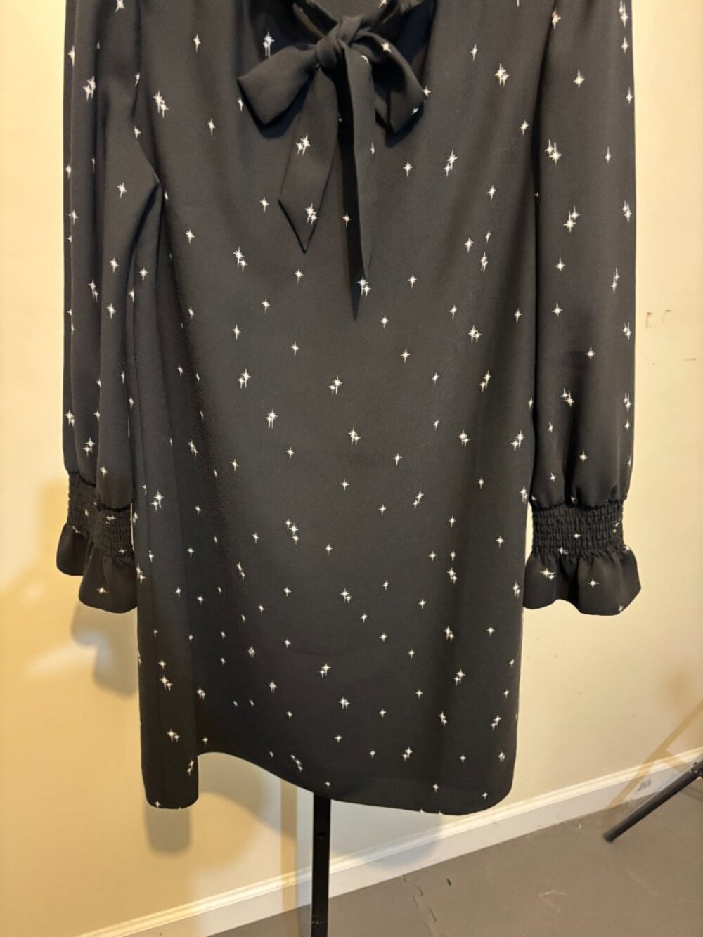 Hobbs London Luna Black Star Print Ruffle Tie Neck Long Sleeve Dress - Picture 8 of 14